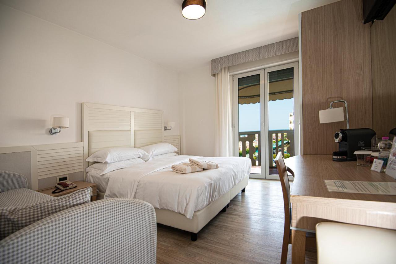 Hotel Savoy Caorle Exteriör bild