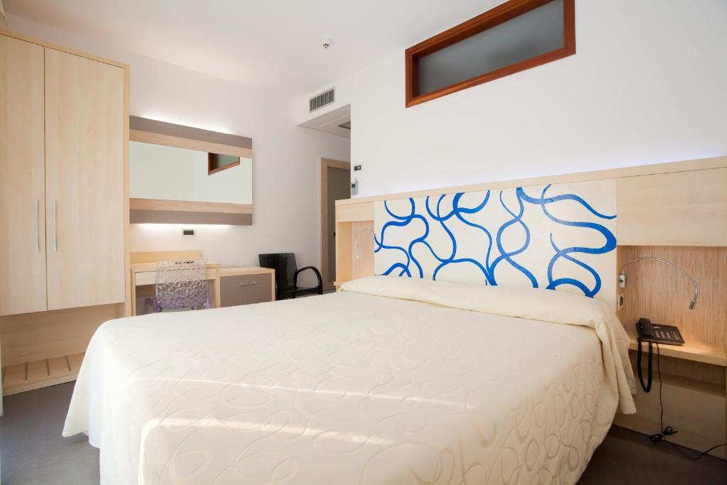 Hotel Savoy Caorle Rum bild